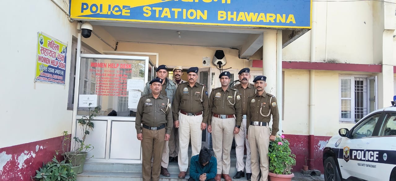 चिट्टे के मामले का मुख्य आरोपी पुलिस के साथ। चिट्टे के मामले का मुख्य आरोपी पुलिस के साथ।