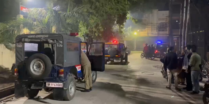 घटनास्थल पर मौजूद पुलिस