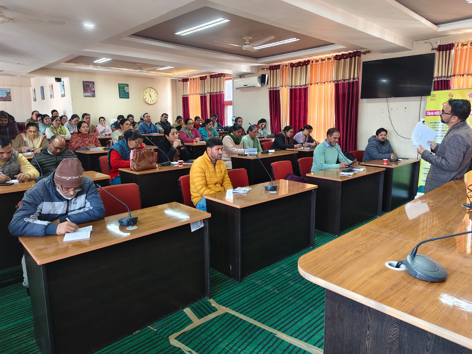 कार्याशाला के दौरान चर्चा करते हुए। कार्याशाला के दौरान चर्चा करते हुए।