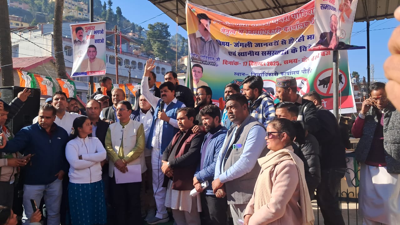 पौड़ी में आयोजित कांग्रेस की रैली को संबोधित करते प्रदेश अध्यक्ष गणेश गोदियाल पौड़ी में आयोजित कांग्रेस की रैली को संबोधित करते प्रदेश अध्यक्ष गणेश गोदियाल