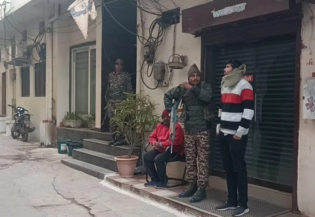 माइनिंग कारोबारी अशोक विश्वकर्मा के घर आयकर विभाग का छापा माइनिंग कारोबारी अशोक विश्वकर्मा के घर आयकर विभाग का छापा