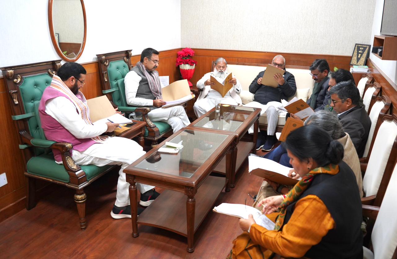 हरियाणा विधानसभा के स्पीकर हरविंद्र कल्याण की अध्यक्षता में आयोजित बैठक में भाग लेते सीएम व नेता प्रतिपक्ष हरियाणा विधानसभा के स्पीकर हरविंद्र कल्याण की अध्यक्षता में आयोजित बैठक में भाग लेते सीएम व नेता प्रतिपक्ष
