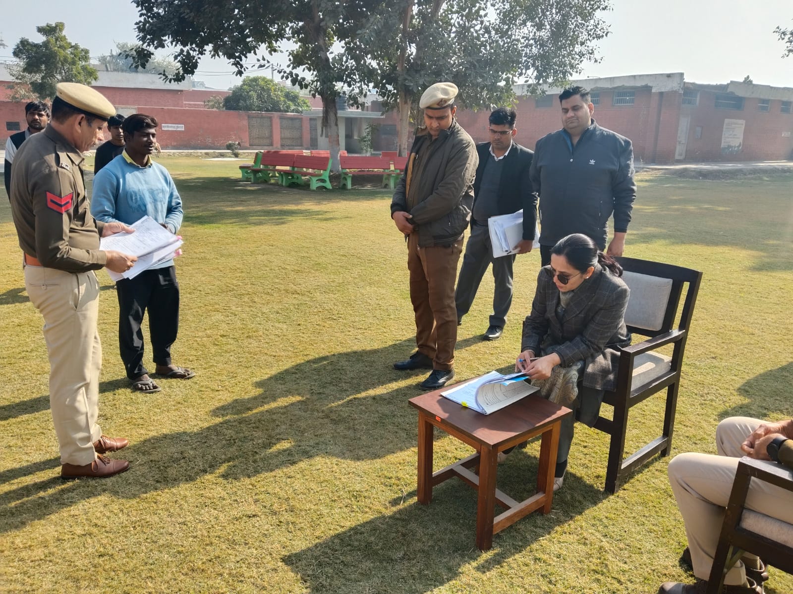 जेल लोक अदालत में मामलों की सुनवाई करते हुए सीजेएम मोनिका। जेल लोक अदालत में मामलों की सुनवाई करते हुए सीजेएम मोनिका।
