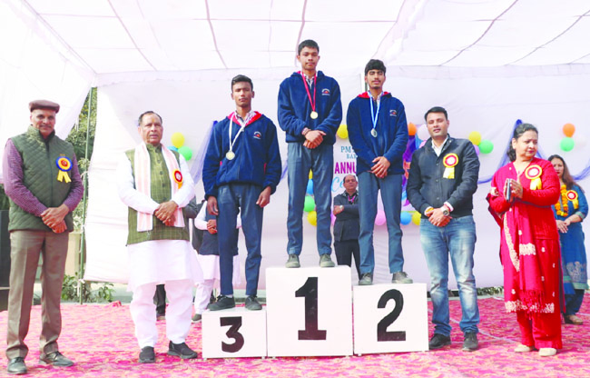 सोनीपत: विजेताओं को आशीर्वाद देते हुए भाजपा प्रदेशाध्यक्ष मोहनलाल बड़ौली सोनीपत: विजेताओं को आशीर्वाद देते हुए भाजपा प्रदेशाध्यक्ष मोहनलाल बड़ौली
