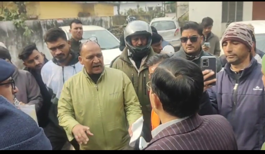 एक कैंटेनर में मिली मरी मकड़ी , खाद्य सुरक्षा विभाग ने की कार्रवाई एक कैंटेनर में मिली मरी मकड़ी , खाद्य सुरक्षा विभाग ने की कार्रवाई