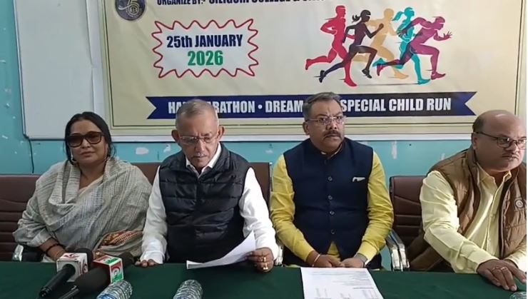 पत्रकार को संबोधित करते मेयर गौतम देव और अन्य अधिकारी पत्रकार को संबोधित करते मेयर गौतम देव और अन्य अधिकारी