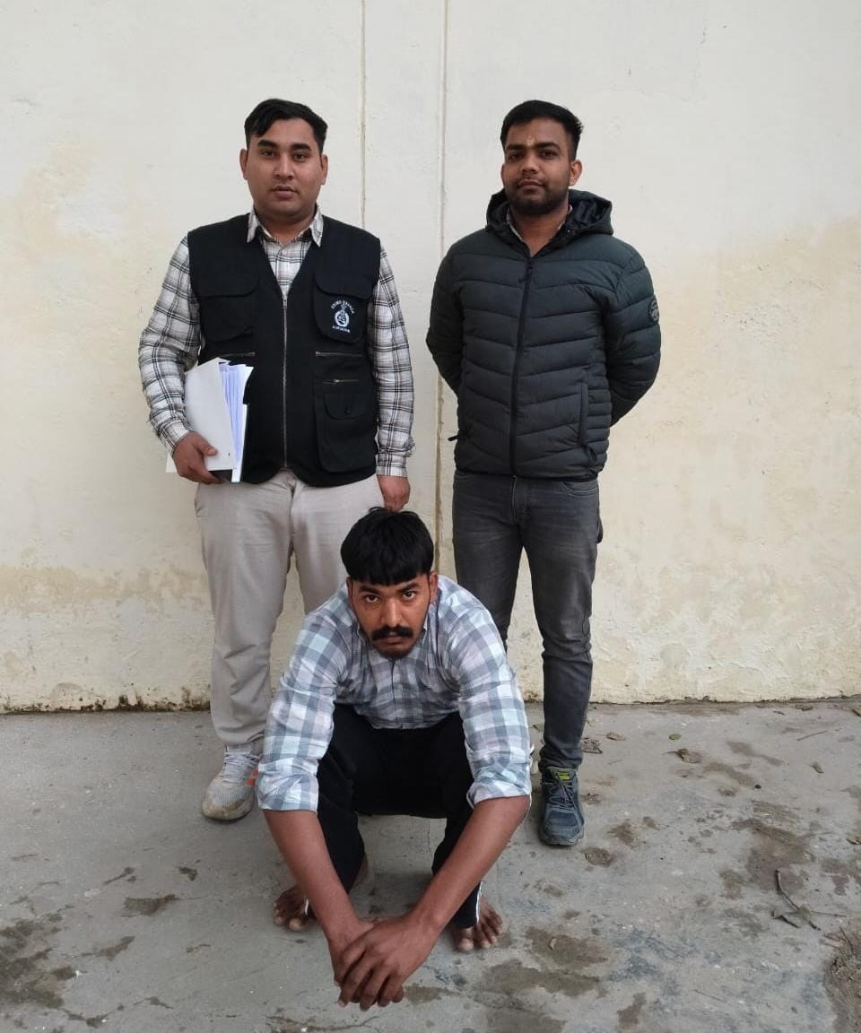 गुरुग्राम पुलिस की गिरफ्त में नशीला पदार्थ विदेश भेजने का आरोपी। गुरुग्राम पुलिस की गिरफ्त में नशीला पदार्थ विदेश भेजने का आरोपी।