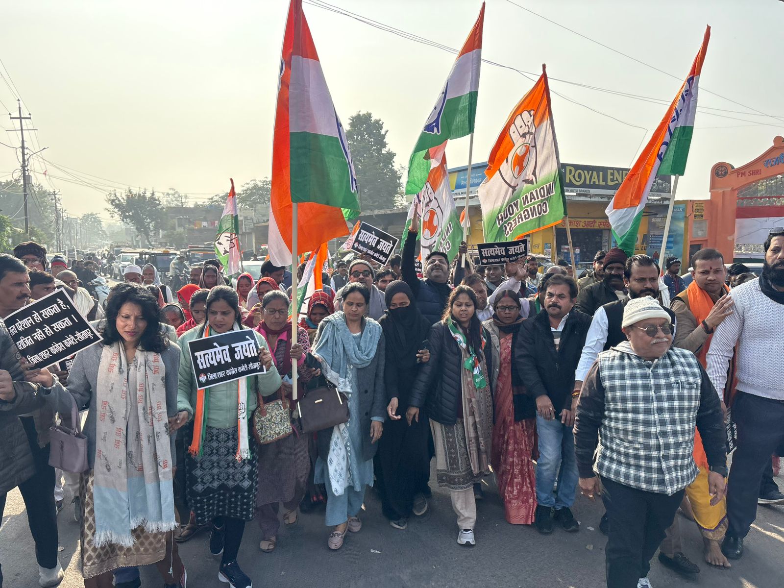 भाजपा कार्यालय का घेराव करने जाते कांग्रेसी भाजपा कार्यालय का घेराव करने जाते कांग्रेसी