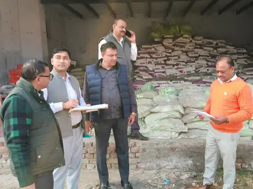 ऑनलाइन रिकॉर्ड और वास्तविक स्टॉक में बड़ा अंतर, पोटाश व मोसैक के 1590 बैग कम मिले ऑनलाइन रिकॉर्ड और वास्तविक स्टॉक में बड़ा अंतर, पोटाश व मोसैक के 1590 बैग कम मिले