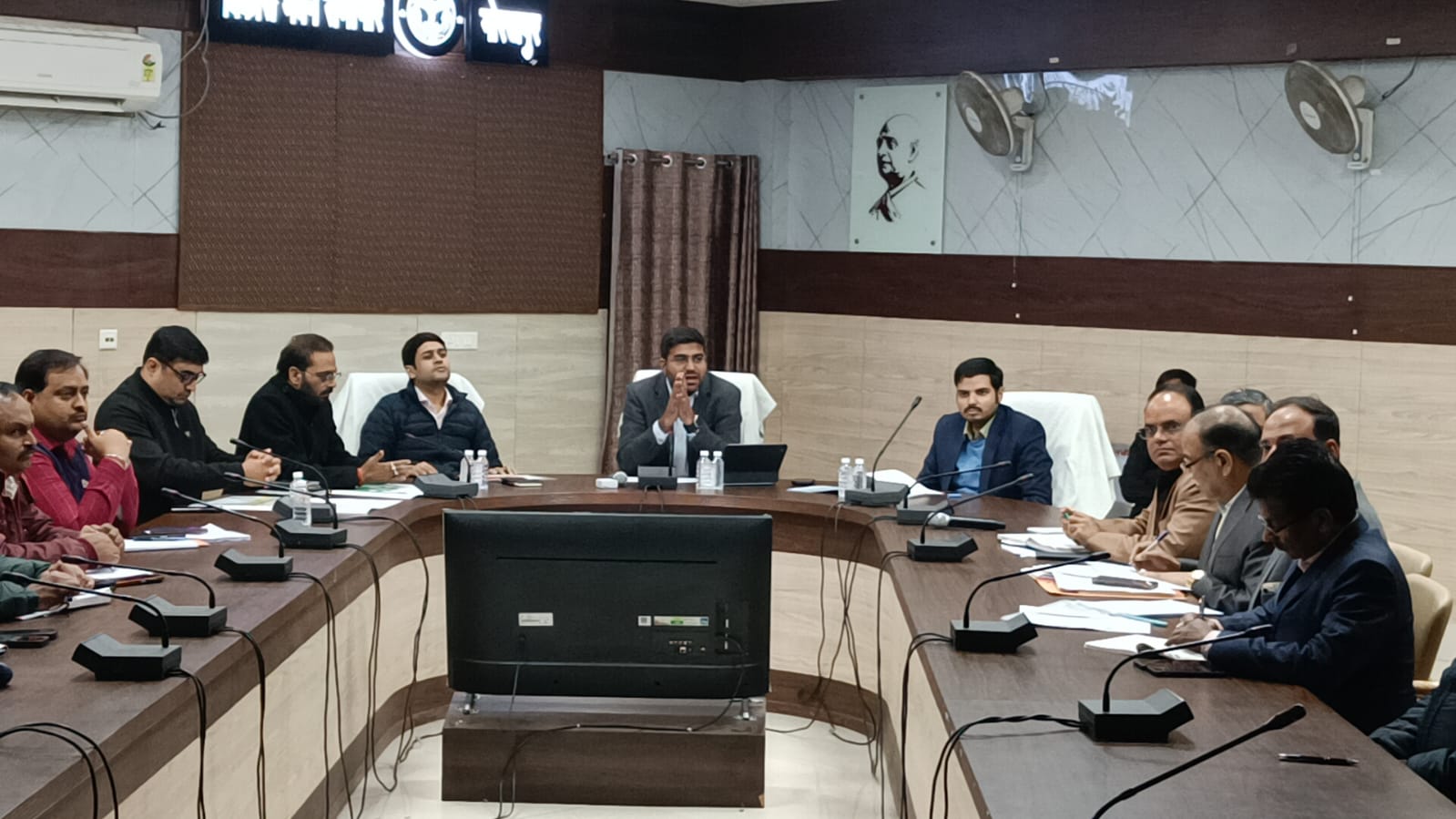 गोरखपुर महोत्सव 2026 की तैयारियों की समीक्षा बैठक सम्पन्न, डीएम दीपक मीणा ने दिए आव