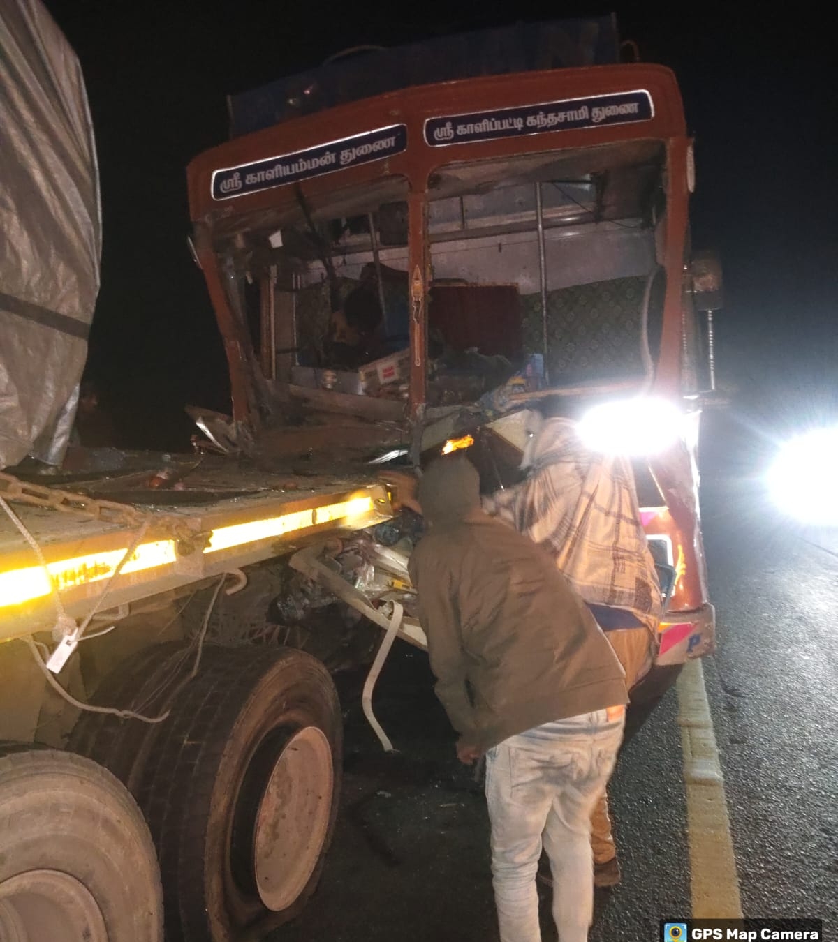 घटनास्थल पर पहुंची पुलिस घटनास्थल पर पहुंची पुलिस