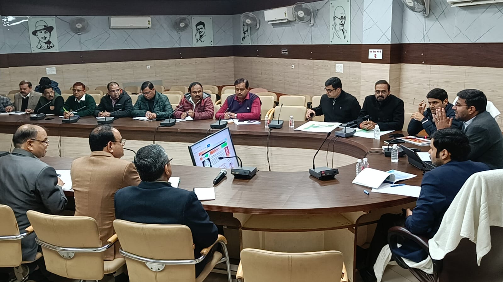 गोरखपुर महोत्सव 2026 की तैयारियों की समीक्षा बैठक सम्पन्न, डीएम दीपक मीणा ने दिए आव गोरखपुर महोत्सव 2026 की तैयारियों की समीक्षा बैठक सम्पन्न, डीएम दीपक मीणा ने दिए आव