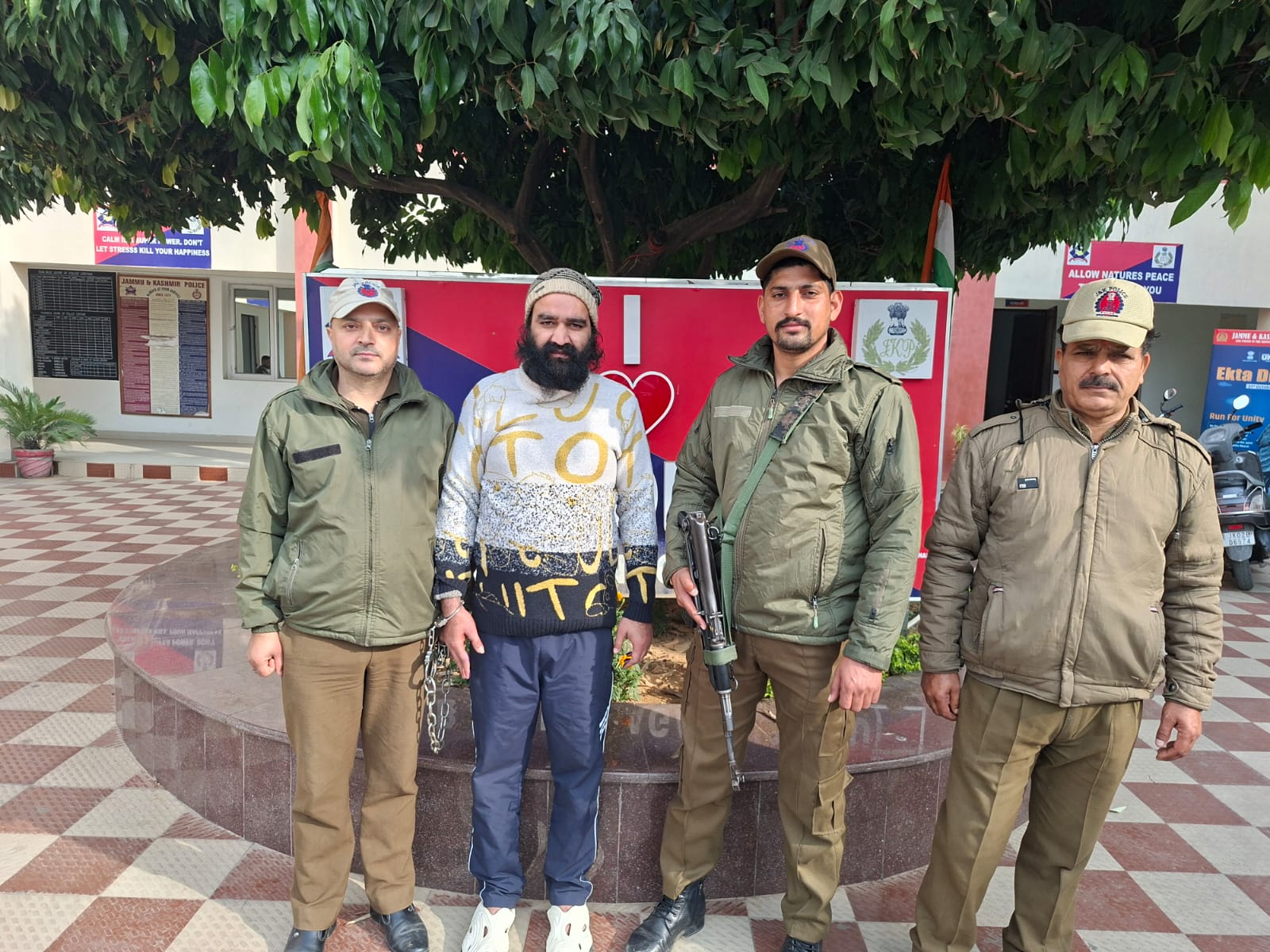 स्वदेशी मेला स्थानीय कारीगरों को सशक्त करेगा, आत्मनिर्भर जम्मू-कश्मीर का निर्माण करेगा: अशोक कौल स्वदेशी मेला स्थानीय कारीगरों को सशक्त करेगा, आत्मनिर्भर जम्मू-कश्मीर का निर्माण करेगा: अशोक कौल