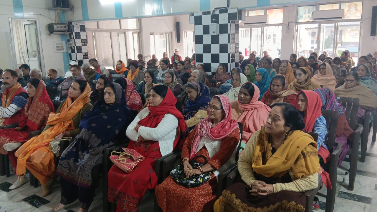 When we get entangled in attachment, then Geeta shows us the path of duty and religion - Gayatri Devi Ji