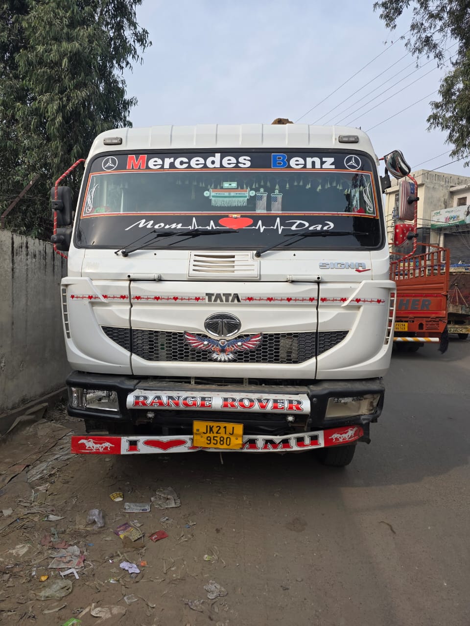 जम्मू पुलिस दक्षिण द्वारा अवैध खनन के खिलाफ कार्रवाई गंग्याल पुलिस स्टेशन द्वारा डंपर जब्त