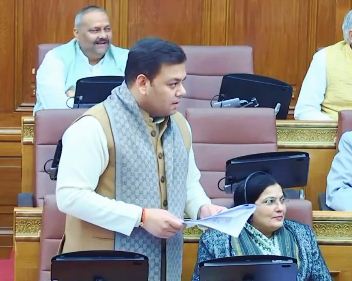 सदन में बोलते हुए बेसिक शिक्षा मंत्री संदीप सिंह सदन में बोलते हुए बेसिक शिक्षा मंत्री संदीप सिंह