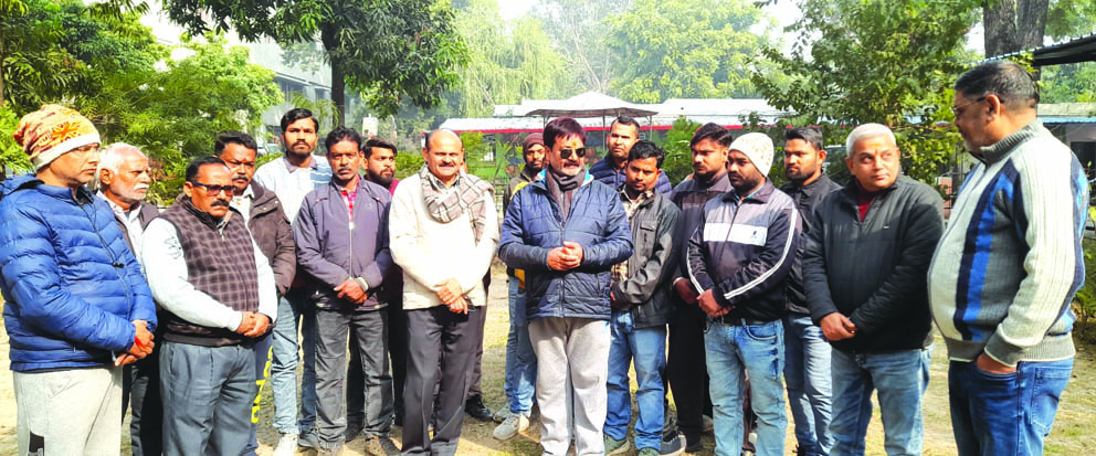 ज्ञापन सौंपने के दौरान लघु व्यापारी ज्ञापन सौंपने के दौरान लघु व्यापारी