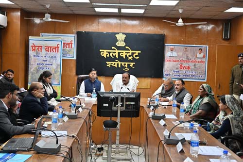 जिला विकास सलाहकार समिति की बैठक को संबोधित करते प्रभारी मंत्री। जिला विकास सलाहकार समिति की बैठक को संबोधित करते प्रभारी मंत्री।