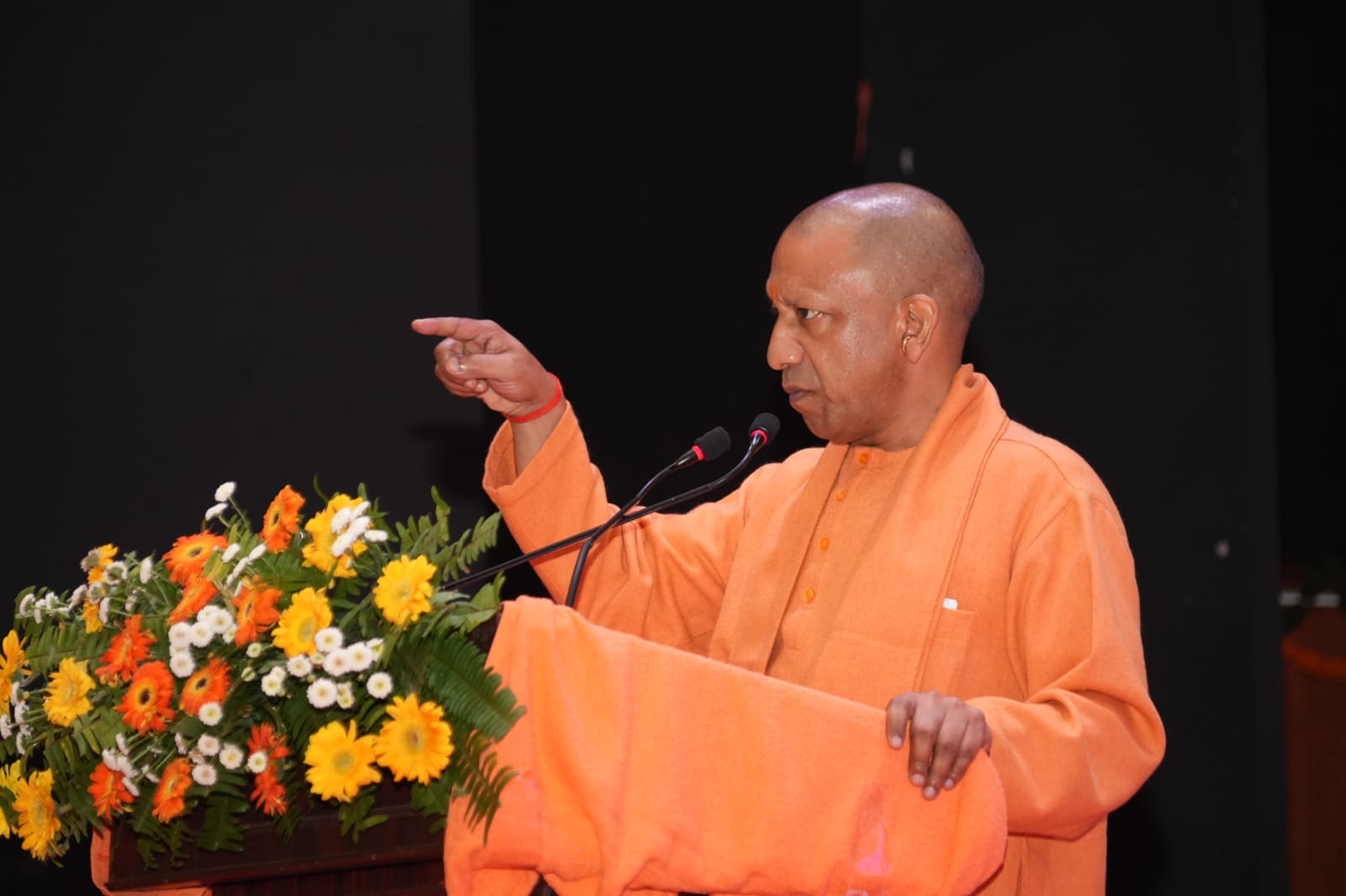 एसआईआर अभियान को लेकर सीएम योगी आदित्यनाथ ने की पार्टी कार्यकर्ताओं के साथ बैठक*