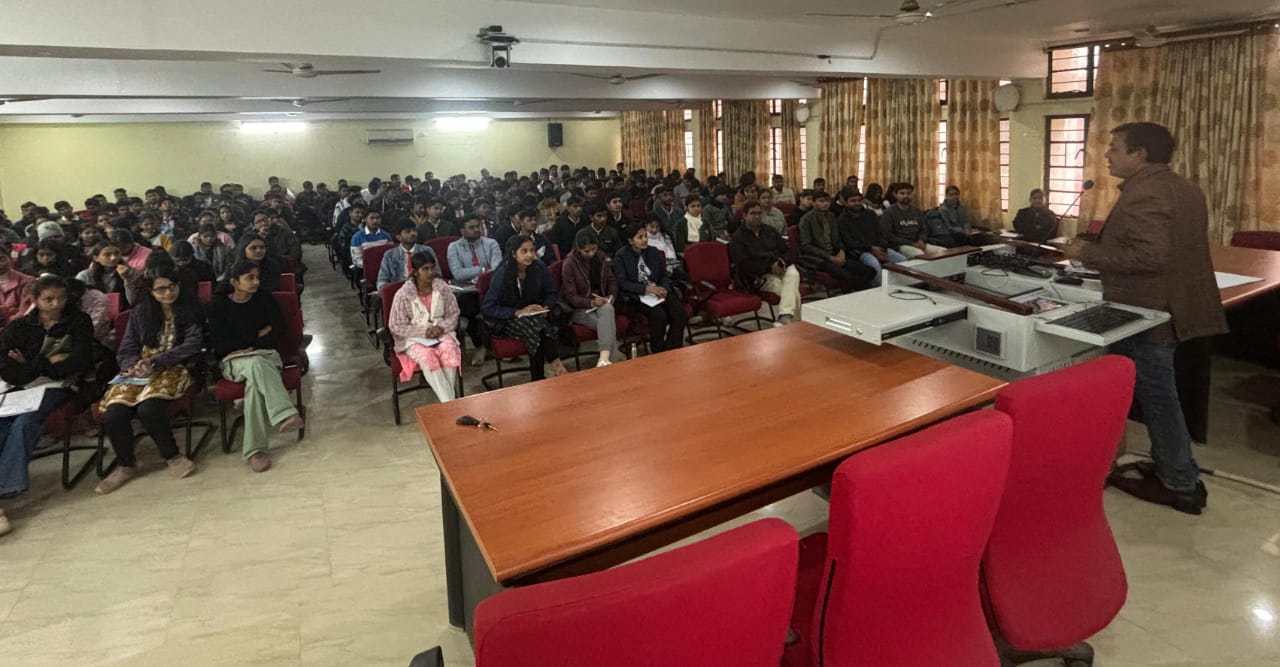 पर्यावरणीय चुनौतियों के समाधान में नैतिक मूल्यों की भूमिका अहम