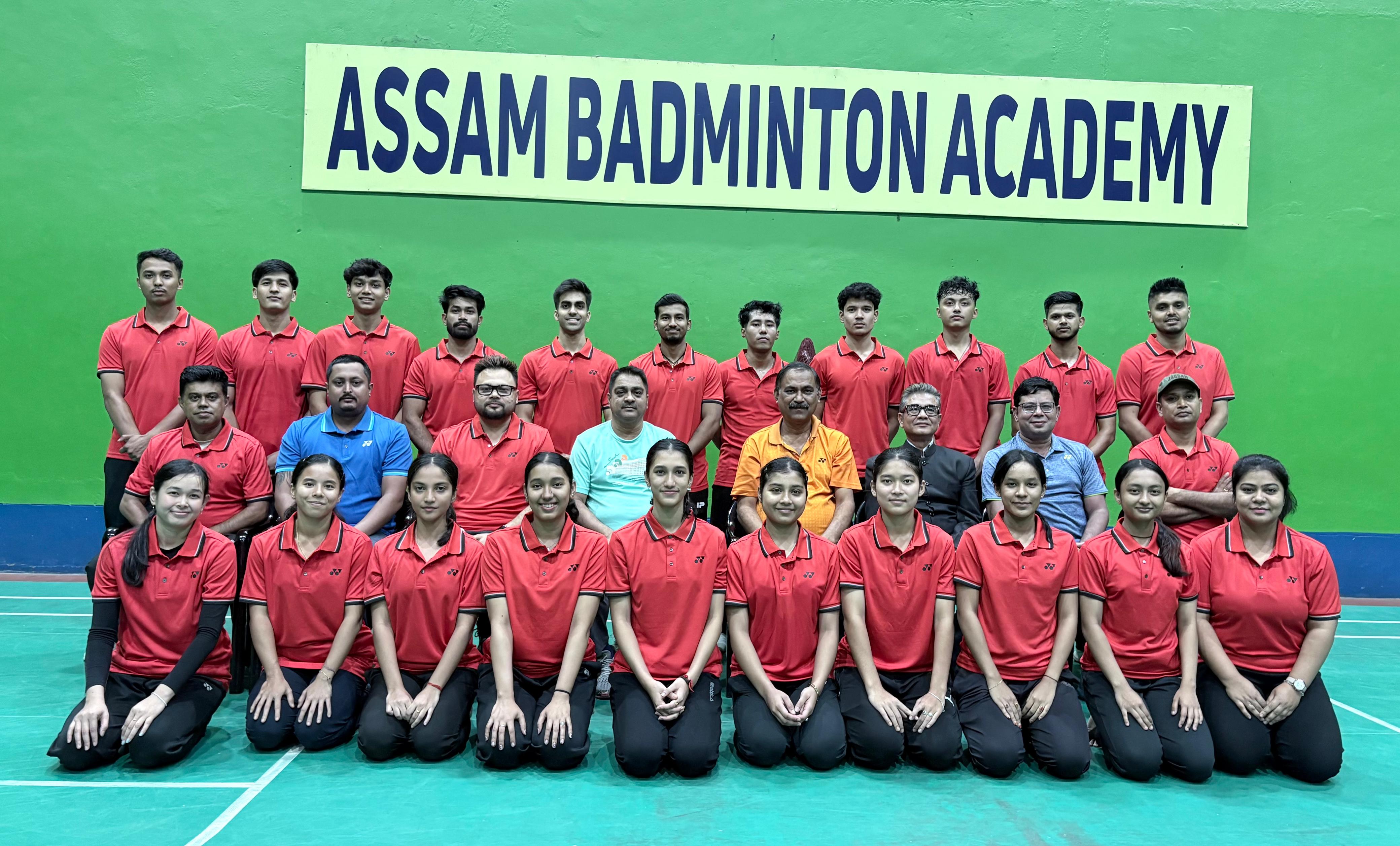 सीनियर राष्ट्रीय बैडमिंटन चैंपियनशिप के लिए असम टीम। सीनियर राष्ट्रीय बैडमिंटन चैंपियनशिप के लिए असम टीम।