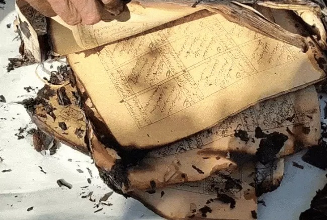 कुरान के जले हुए पन्ने कुरान के जले हुए पन्ने