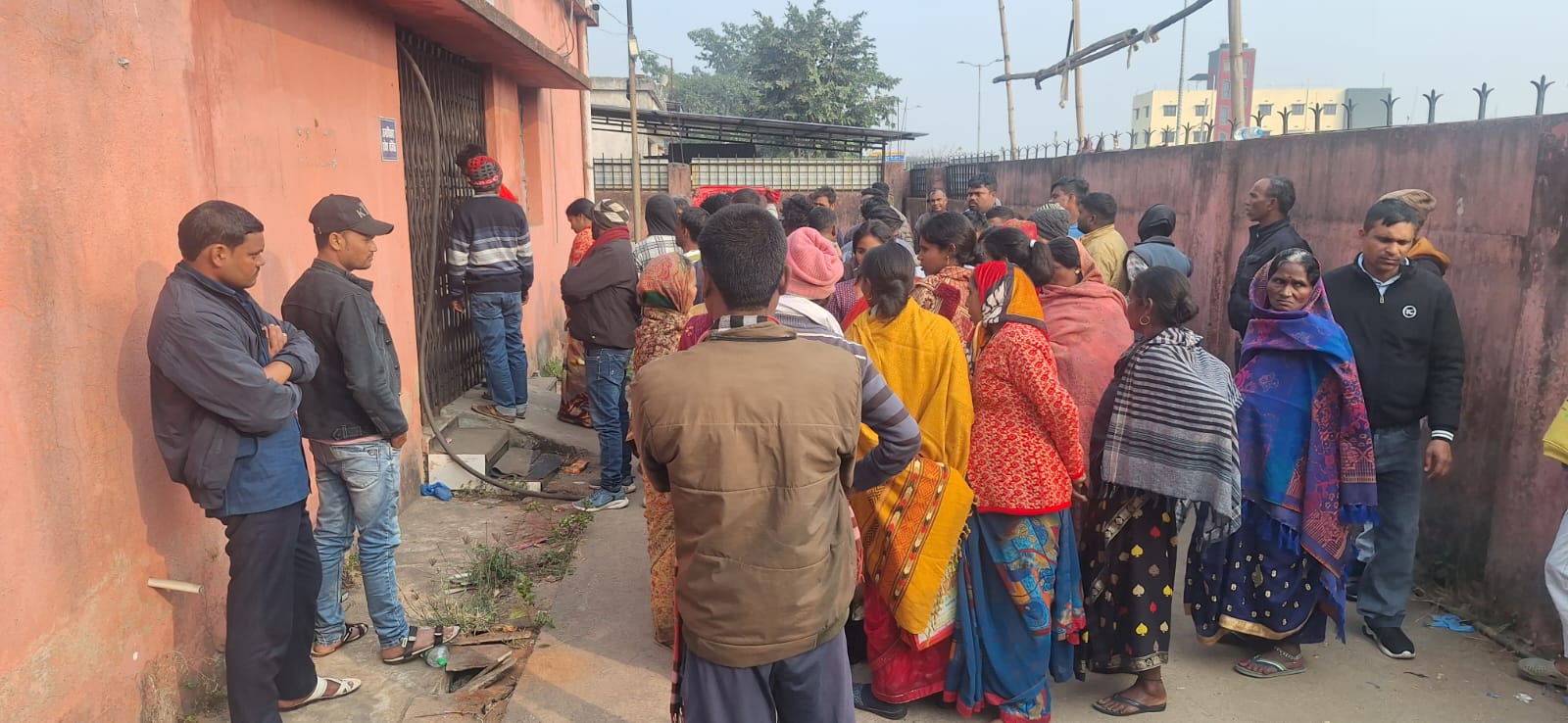 घटना के विरोध में प्रदर्शन करते परिजन घटना के विरोध में प्रदर्शन करते परिजन