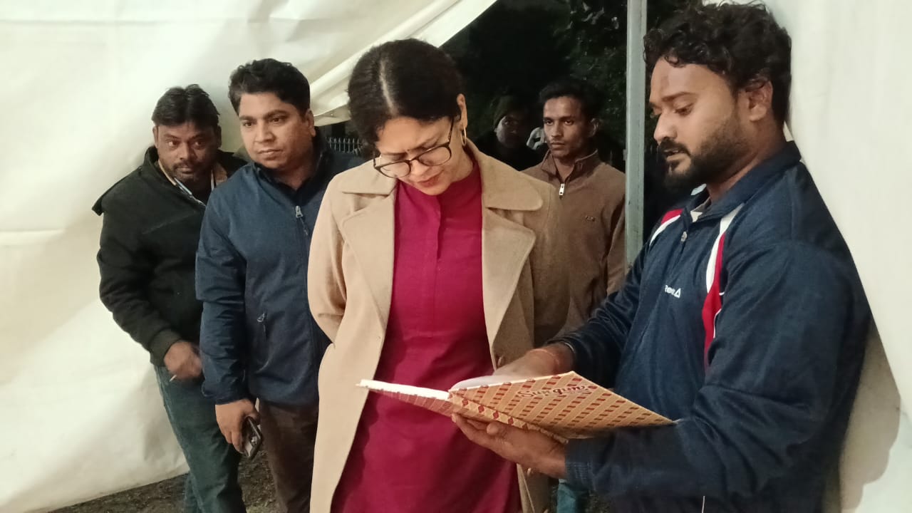 केयरटेकर से जानकारी हासिल