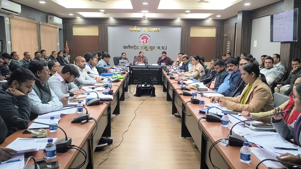 योजनाओं के प्रगति का किया समीक्षा बैठक योजनाओं के प्रगति का किया समीक्षा बैठक