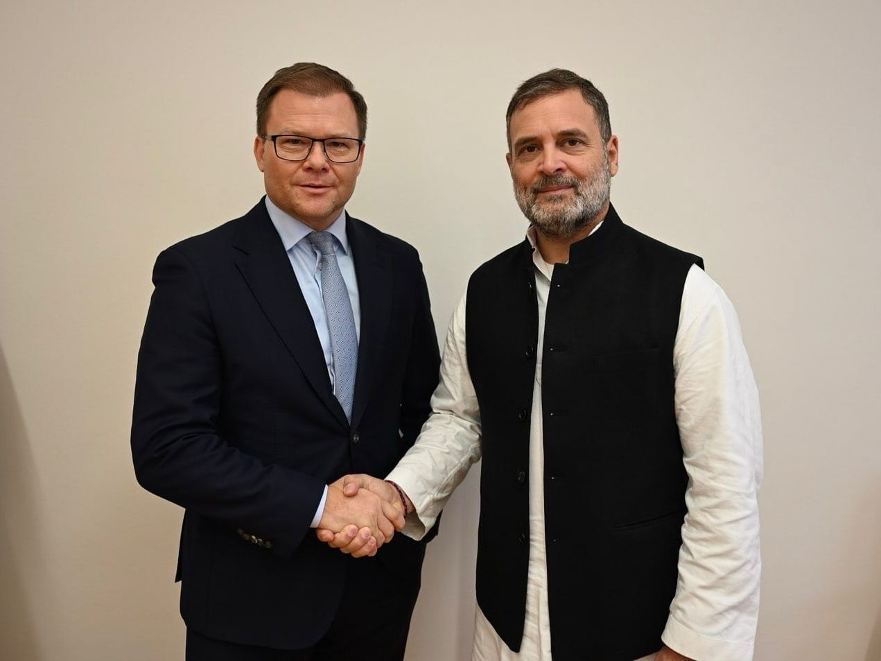 जर्मनी के संघीय पर्यावरण एवं जलवायु संरक्षण मंत्री कार्स्टन श्नाइडर के साथ राहुल गांधी