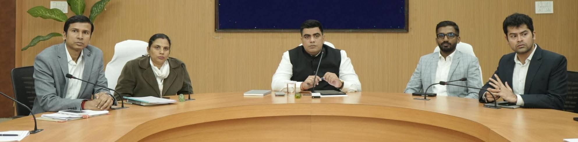 नवपदस्थ कलेक्टर कुणाल दुदावत ने ली जिला अधिकारियों की परिचयात्मक बैठक नवपदस्थ कलेक्टर कुणाल दुदावत ने ली जिला अधिकारियों की परिचयात्मक बैठक