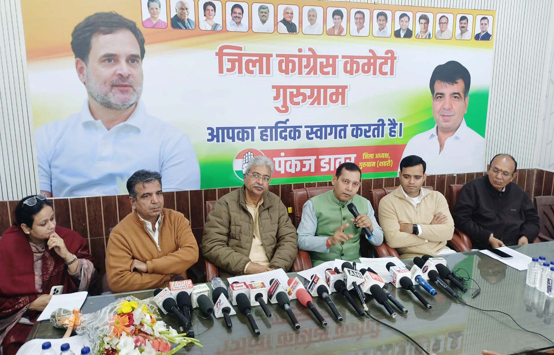 गुरुग्राम में पत्रकारों से बात करते कांग्रेस के राष्ट्रीय प्रवक्ता अजय उपाध्याय, हरियाणा प्रदेश अध्यक्ष राव नरेंद्र सिंह, साथ में मौजूद जिला अध्यक्ष (शहरी) पंकज डावर, जिला अध्यक्ष (ग्रामीण) वर्धन यादव। गुरुग्राम में पत्रकारों से बात करते कांग्रेस के राष्ट्रीय प्रवक्ता अजय उपाध्याय, हरियाणा प्रदेश अध्यक्ष राव नरेंद्र सिंह, साथ में मौजूद जिला अध्यक्ष (शहरी) पंकज डावर, जिला अध्यक्ष (ग्रामीण) वर्धन यादव।