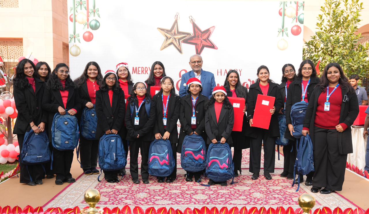 उपराष्ट्रपति बच्चों के साथ