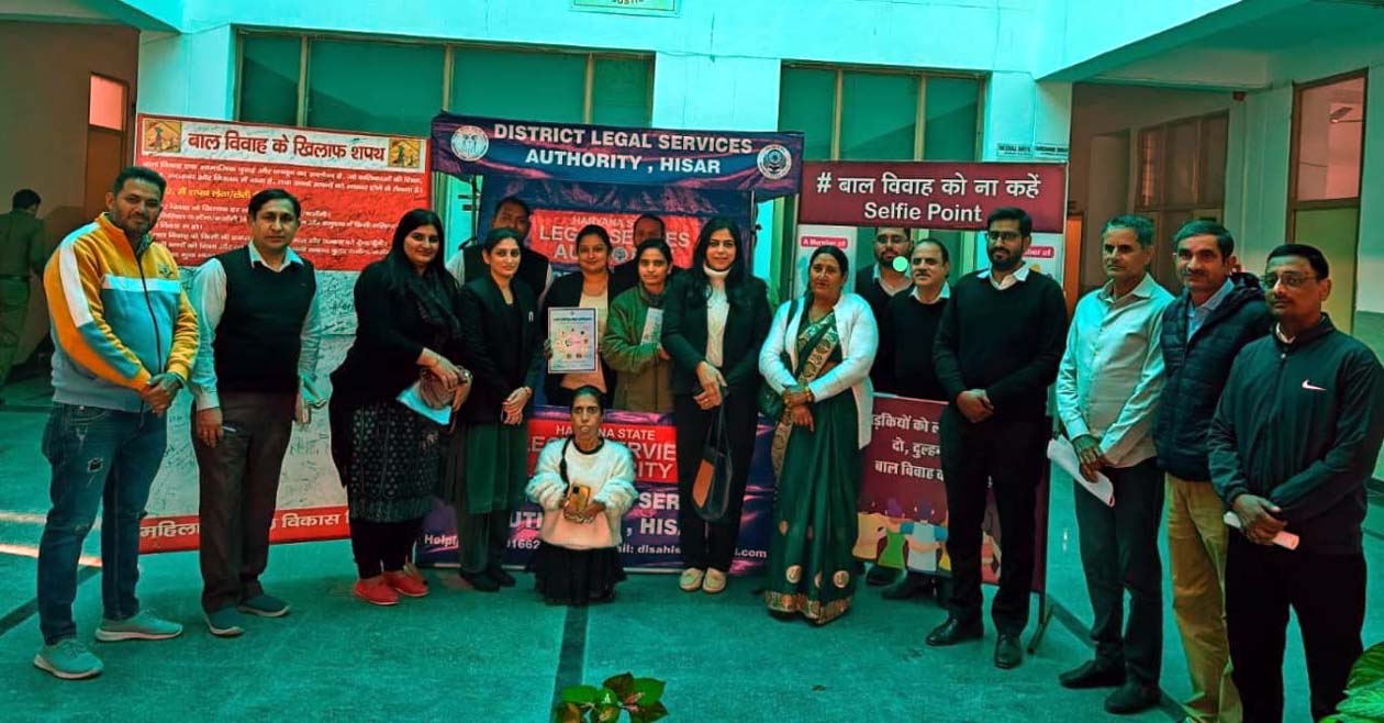 एडीआर सेंटर में बनाया गया सेल्फी प्वाइंट व उपस्थित अधिकारी। एडीआर सेंटर में बनाया गया सेल्फी प्वाइंट व उपस्थित अधिकारी।