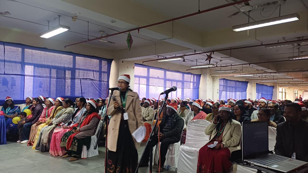 समाहरणालय में क्रिसमस गैदरिंग मनाते पदाधिकारी कर्मीगण समाहरणालय में क्रिसमस गैदरिंग मनाते पदाधिकारी कर्मीगण