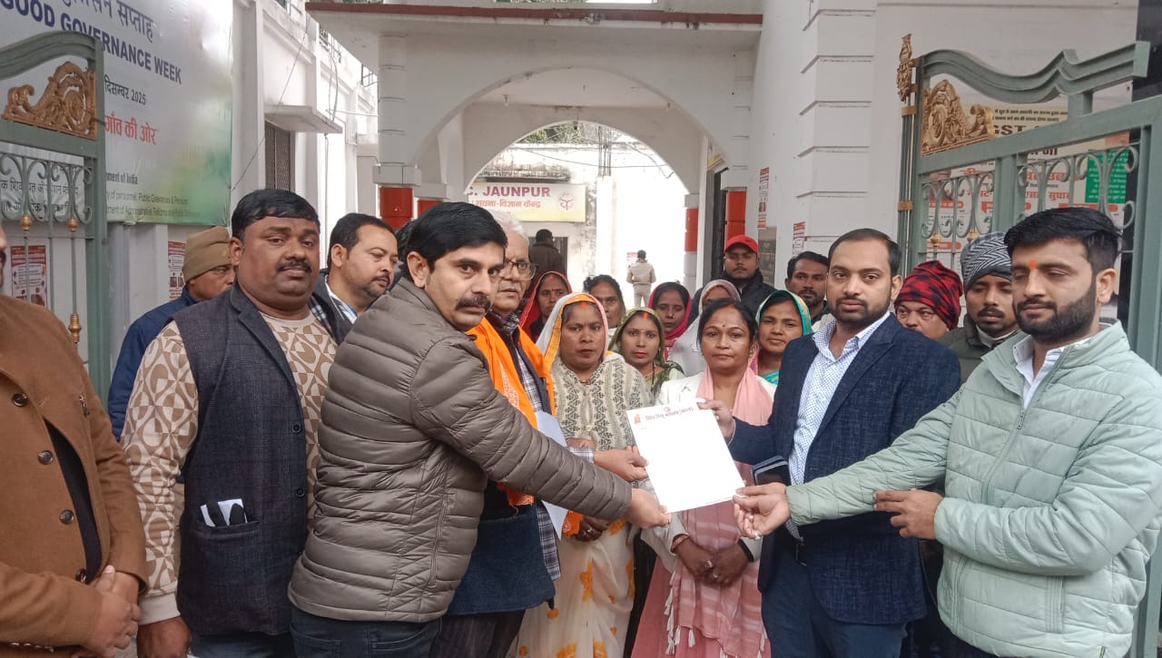 विश्व हिंदू महासंघ के जिलाध्यक्ष ने सौंपा ज्ञापन विश्व हिंदू महासंघ के जिलाध्यक्ष ने सौंपा ज्ञापन