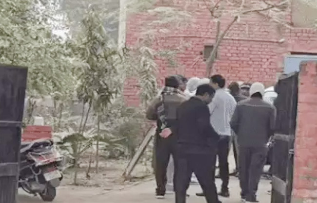 सोनीपत: अस्पताल में पहुंचे हुए मृतक के परिजन सोनीपत: अस्पताल में पहुंचे हुए मृतक के परिजन