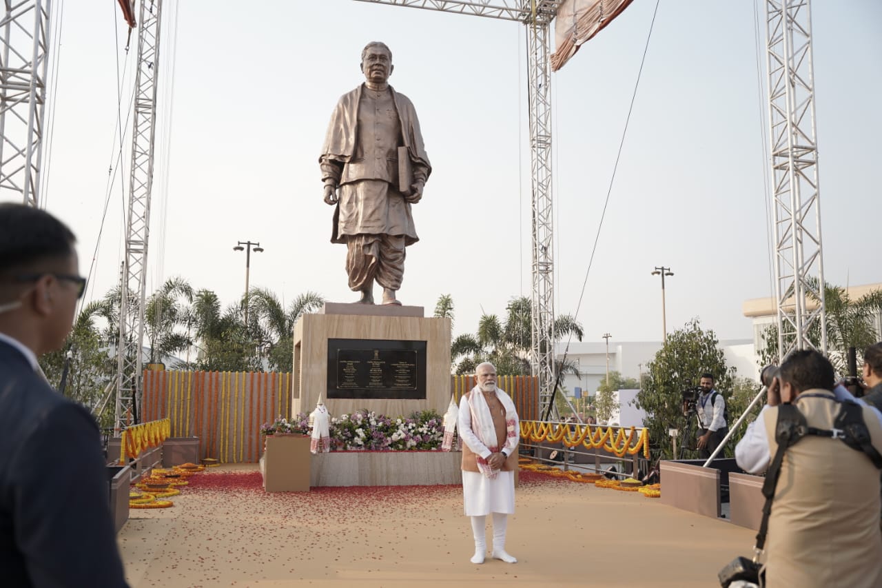 Prime Minister Narendra Modi inaugurating the 80 feet high statue of lokpriya Gopinath Bardoli lokpriya Gopinath Bardoloi. Prime Minister Narendra Modi inaugurating the 80 feet high statue of lokpriya Gopinath Bardoli lokpriya Gopinath Bardoloi.
