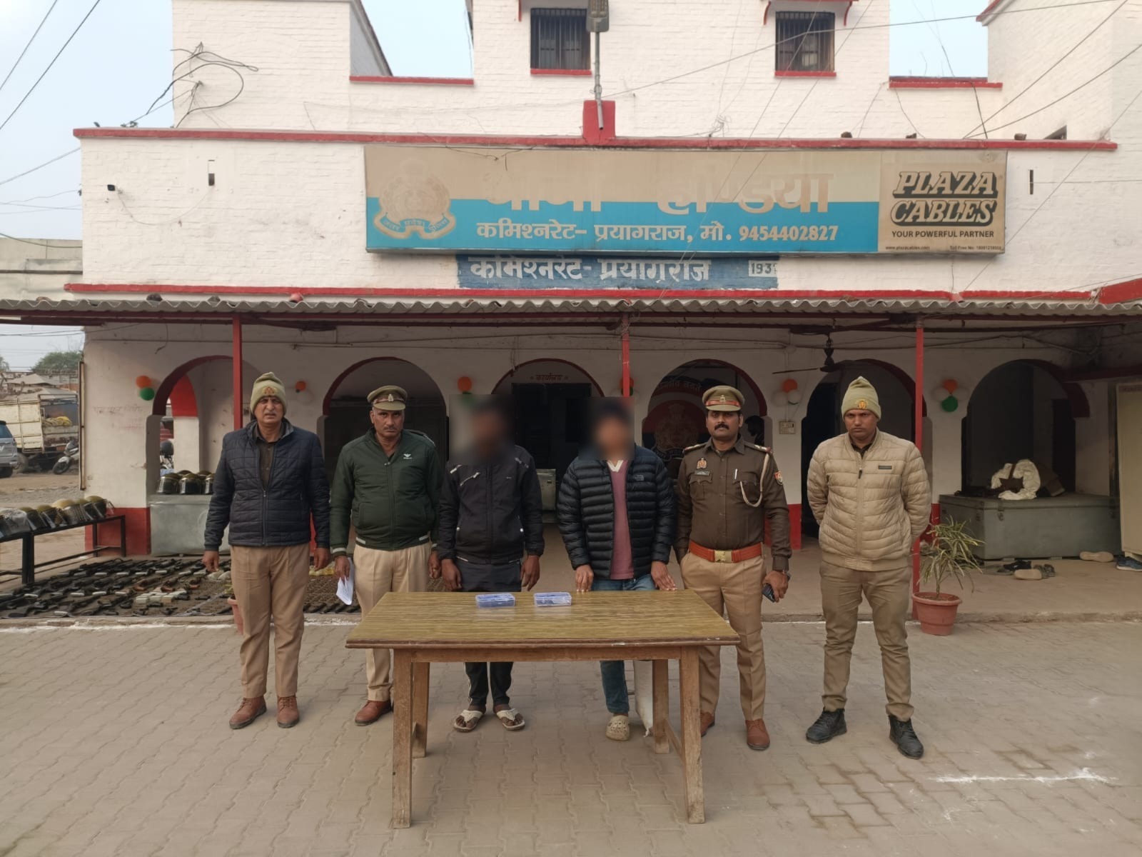 प्रयागराज के हंडिया थाने में गिरफ्तार आरोपितों का छाया चित्र प्रयागराज के हंडिया थाने में गिरफ्तार आरोपितों का छाया चित्र