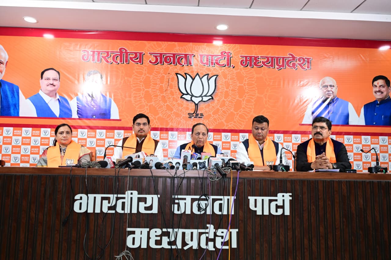 बीजेपी के राष्ट्रीय महासचिव अरुण सिंह ने अटल बिहारी वाजपेयी की जयंती पर होने वाले कार्यक्रमों की जानकारी दी बीजेपी के राष्ट्रीय महासचिव अरुण सिंह ने अटल बिहारी वाजपेयी की जयंती पर होने वाले कार्यक्रमों की जानकारी दी