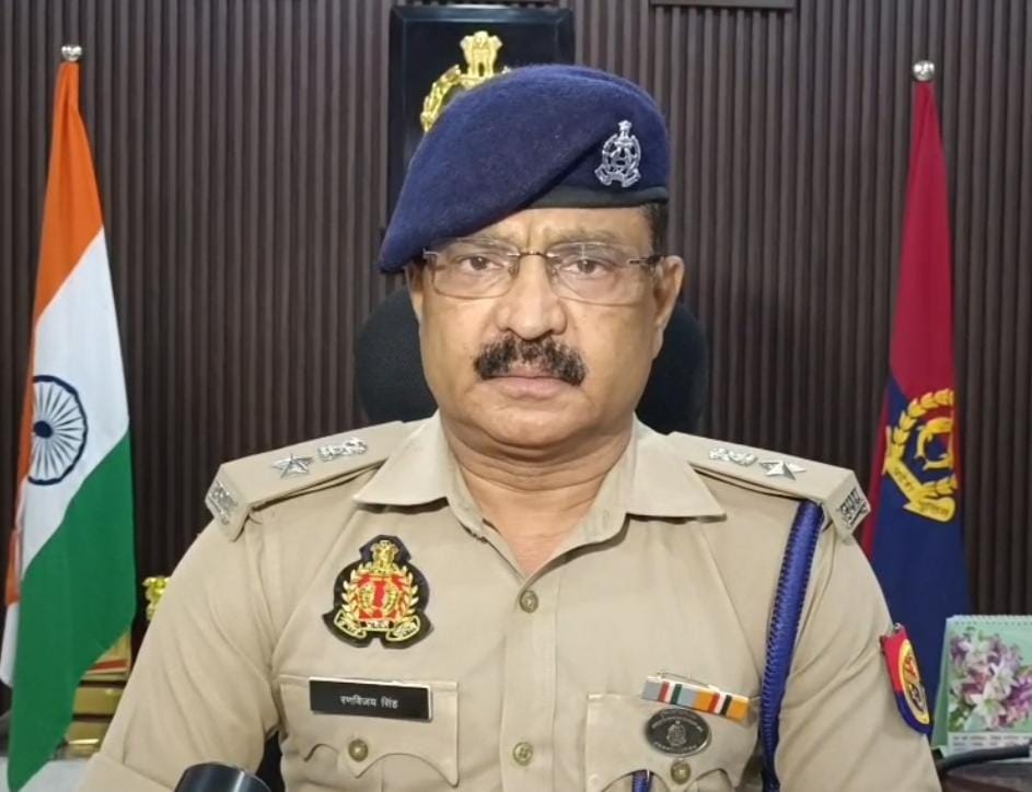 ईद मिलादुन्नबी को लेकर जानकारी देते पुलिस अधीक्षक नगर कुमार रणविजय सिंंह।