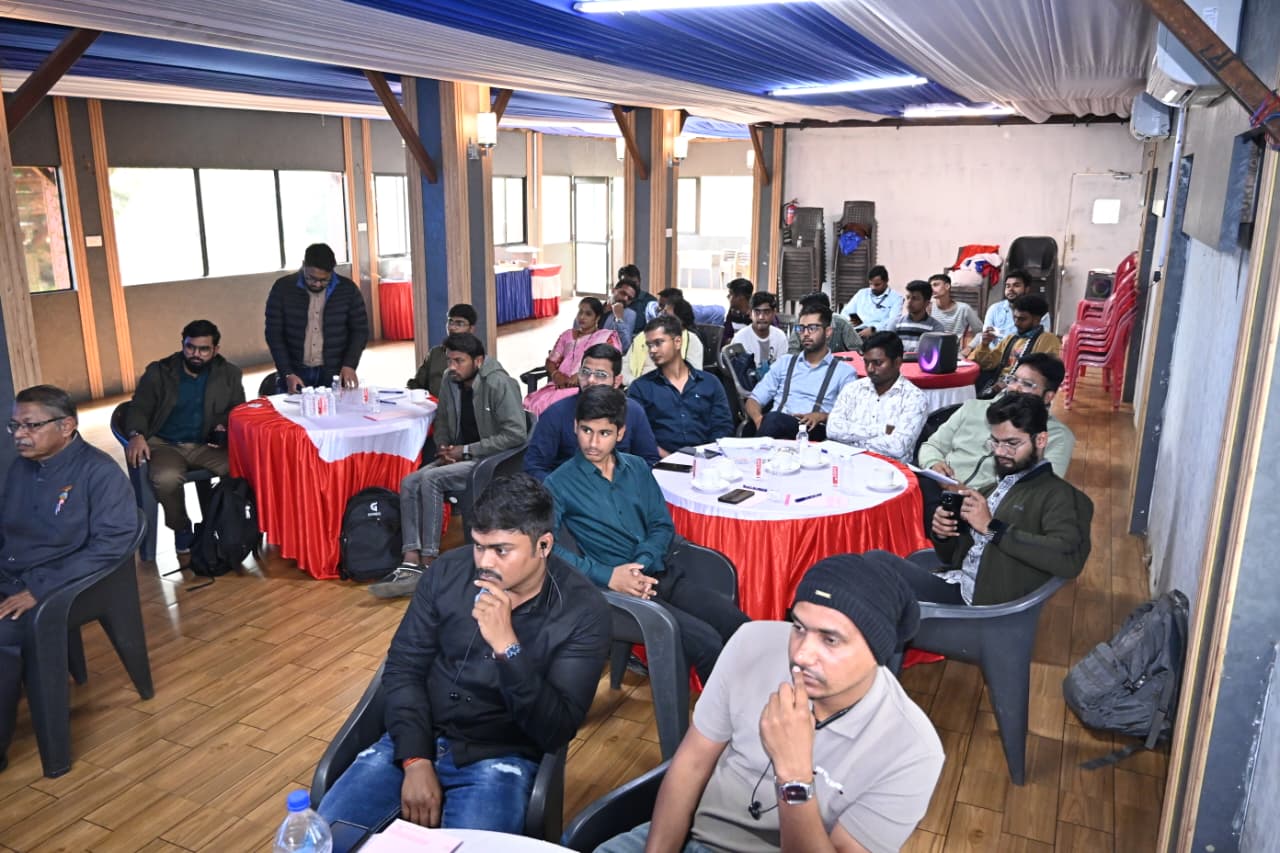 डेवलपर मीट में उपस्थित धमतरी के युवा। डेवलपर मीट में उपस्थित धमतरी के युवा।