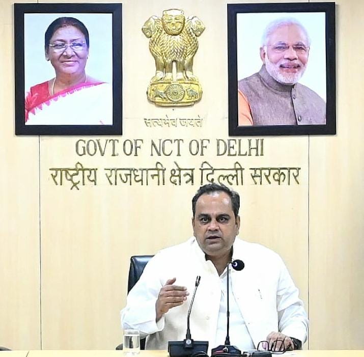 दिल्ली के परिवहन मंत्री डॉक्टर पंकज कुमार सिंह दिल्ली के परिवहन मंत्री डॉक्टर पंकज कुमार सिंह