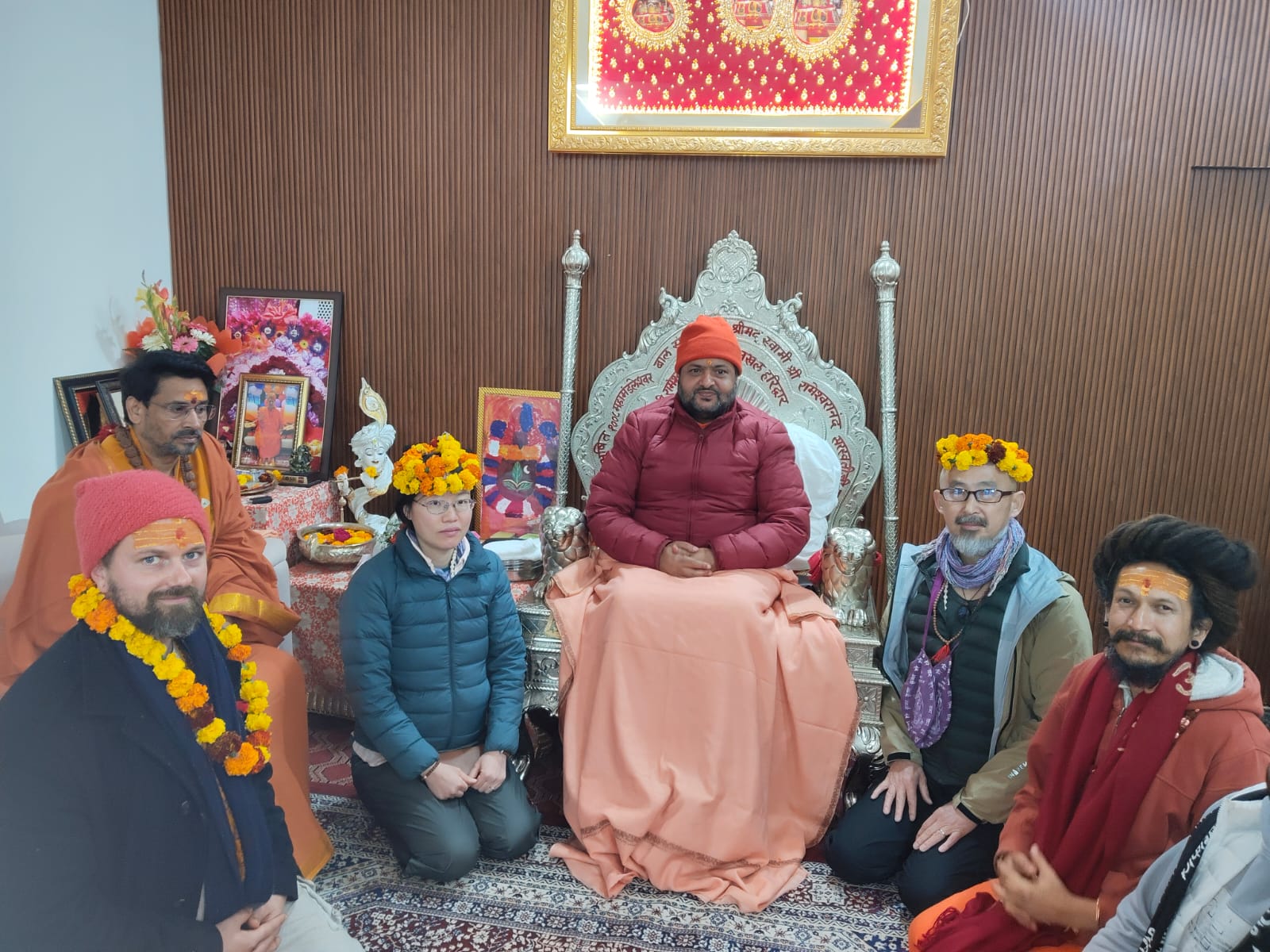 रामेश्वरानंद सरस्वती के साथ उनके भक्त