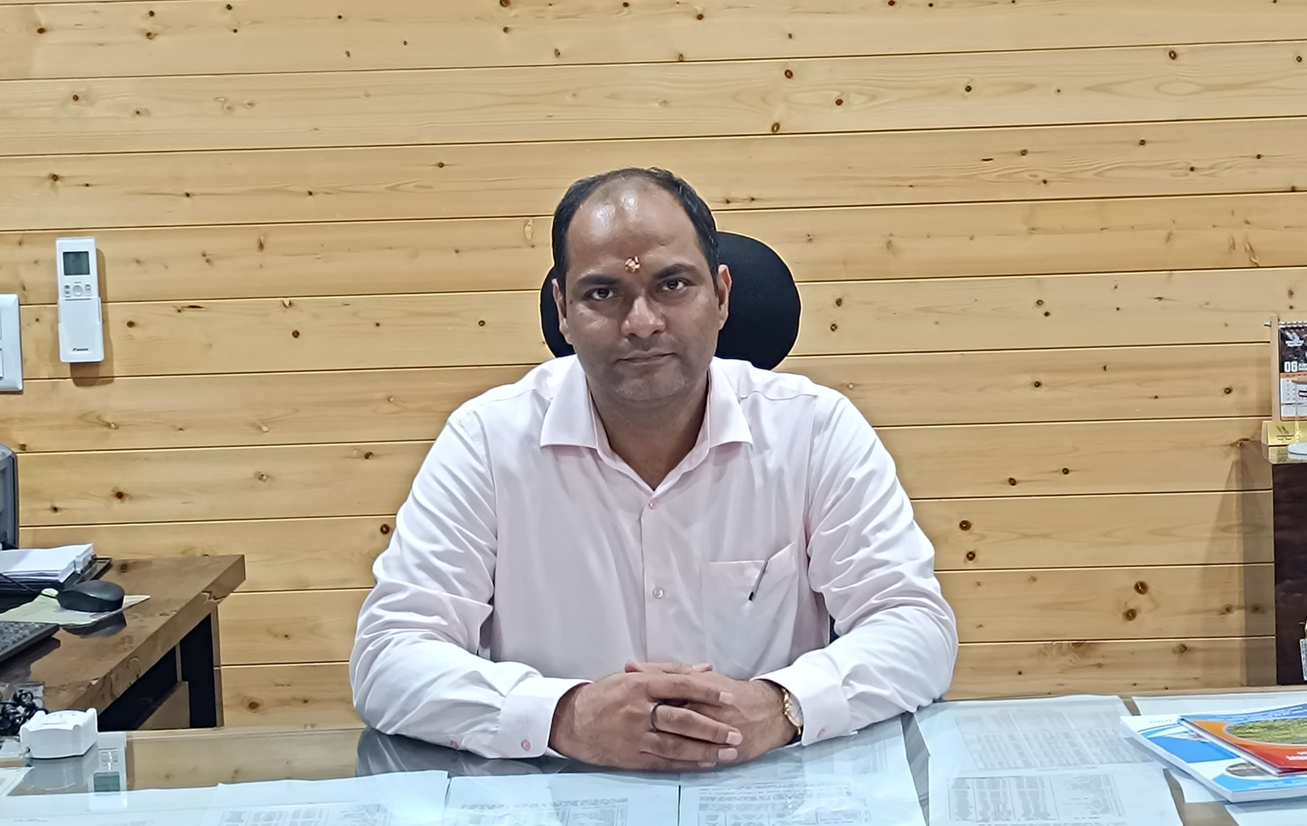 जिलाधिकारी चंपावत जिलाधिकारी चंपावत