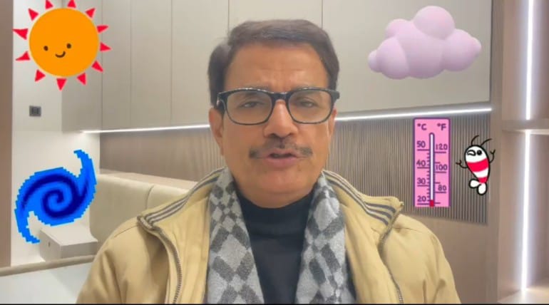 मौसम की जानकारी देते सीएसए के मौसम वैज्ञानिक डॉ. एस एन सुनील पाण्डेय