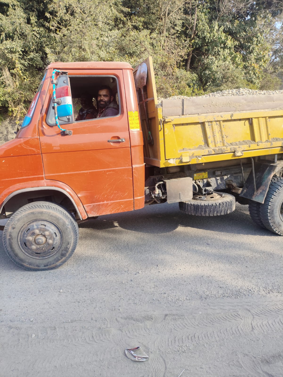 सिधरा चेक पोस्ट पर पर तैनात एक अधिकारी पर हमला करने का प्रयास किया सिधरा चेक पोस्ट पर पर तैनात एक अधिकारी पर हमला करने का प्रयास किया