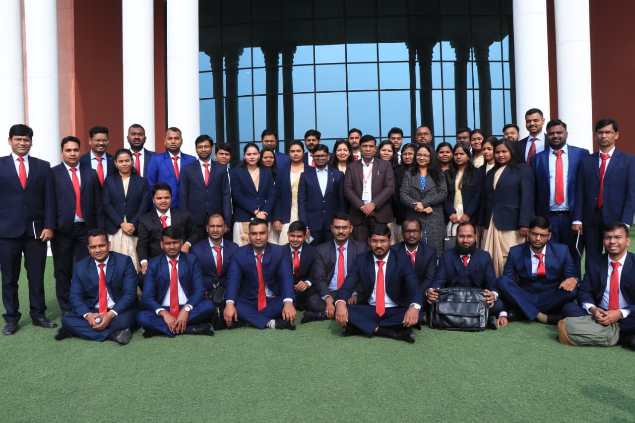 भ्रमण के दौरान पदाधिकारियों की टीम सहित अन्य की फोटो भ्रमण के दौरान पदाधिकारियों की टीम सहित अन्य की फोटो
