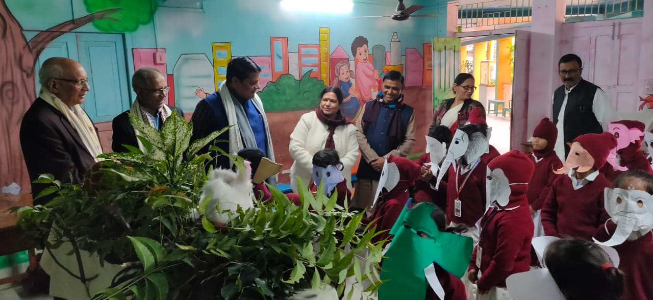 अवलोकन करते अतिथि