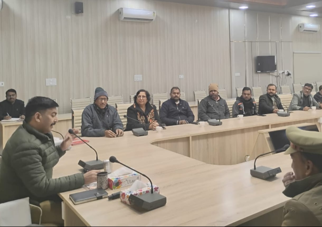 व्यापारियों की बैठक में मौजूद अपर पुलिस अधीक्षक व्यापारियों की बैठक में मौजूद अपर पुलिस अधीक्षक